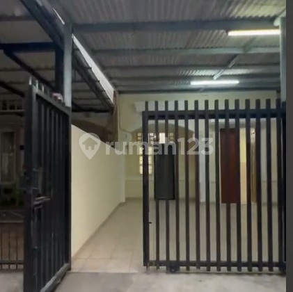 SHM House Strategic Location in Kalideres, West Jakarta SHM House Strategic Location in Kalideres, West Jakarta