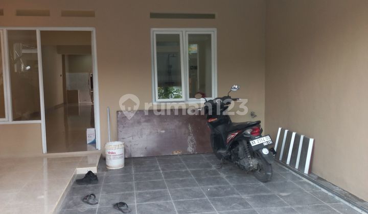 Jual Rumah Siap Huni Ditaman Harapan Baru Deket Pusat Belanja Bebas Banjir di Kolam Renang Taman Harapan Baru, Jl. Taman Harapan Baru, Pejuang, Medan Satria, Kota Bekasi, Jawa Barat, Indonesia, 17131, Medan Satria Rumah Bagus SHM 2