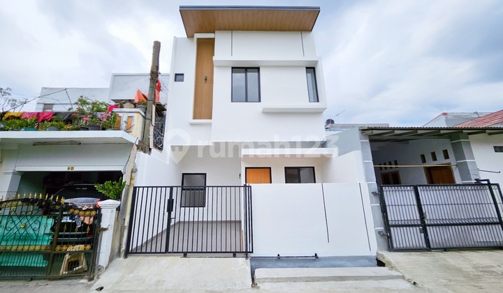 Dijual Rumah 2 Lantai Siap Huni Pondok Ungu Permai