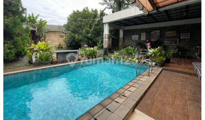 Jual Rumah Mewah Berkolam Renang di Cibubur.