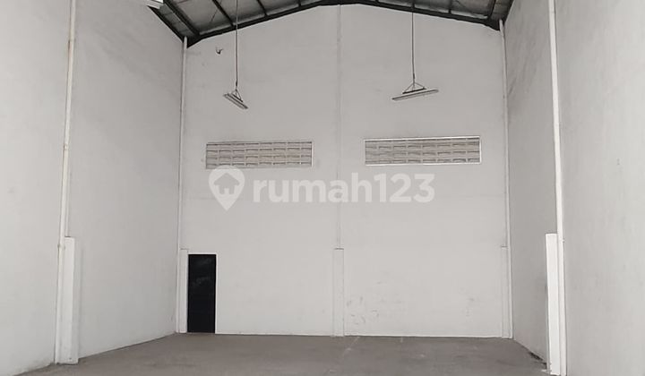 Warehouse in Bizpark Daan Mogot Warehouse Complex, area 9x24 M, Price 220 Million