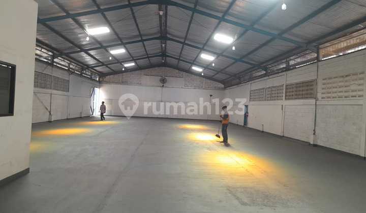 Warehouse in Karawaci Tangerang, Area 600 m², With Office, Price 650 Billion/Year Warehouse in Karawaci Tangerang, Area 600 m², With Office, Price 650 Billion/Year