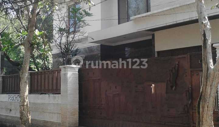 Good House with Certificate of Ownership, located in East Kemang, South Jakarta, strategic location