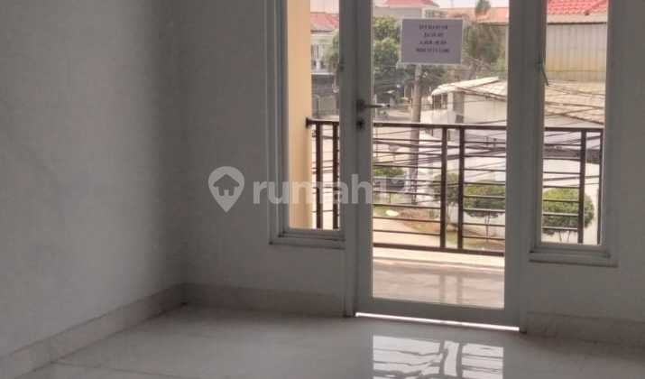 For Sale Beautiful New Ready-to-Occupy House in Green Boulevard, Harapan Indah, Bekasi House with SHM Certificate in Good Condition Harapan Indah 2