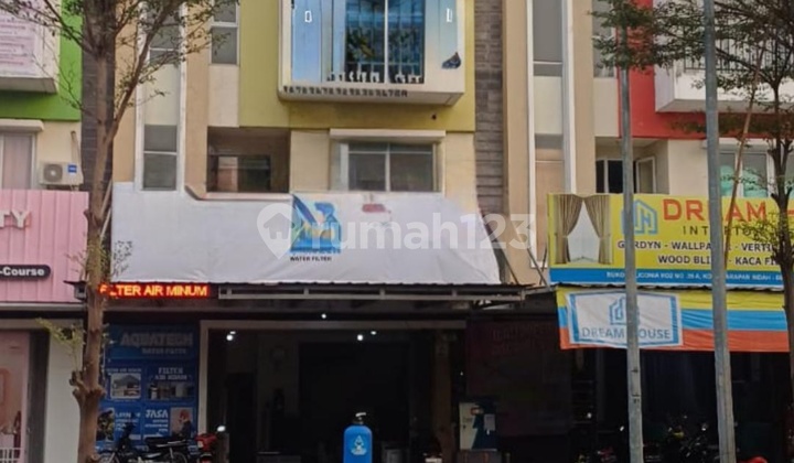 Jual Cepat Ruko Heliconia 2½lantaidipinggir Jalan Raya Ruko di Harapan Indah Unfurnished HGB 63.0 m²