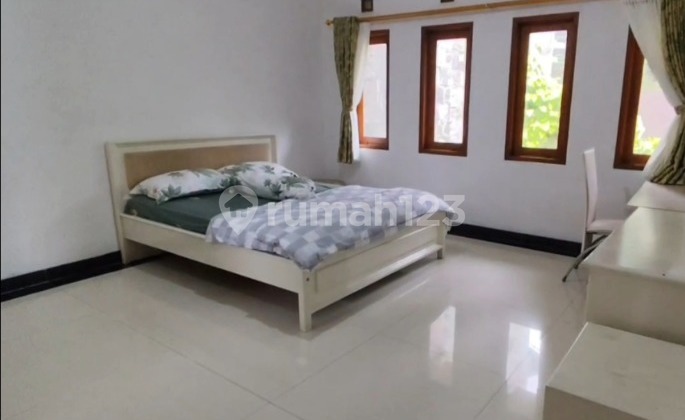 Luxury furnished house at a special low price in Dago, near ITB, UNPAD, and UNIKOM. Luxury furnished house at a special low price in Dago, near ITB, UNPAD, and UNIKOM.