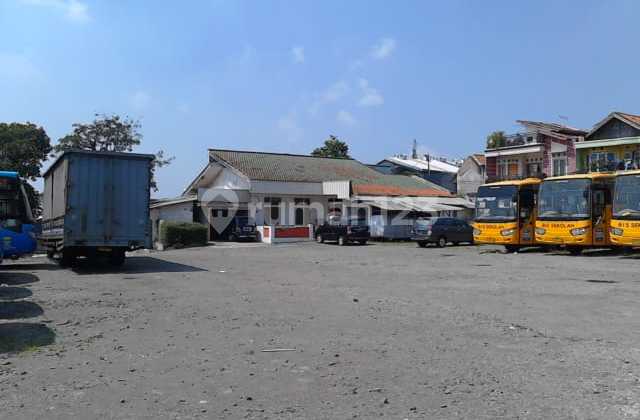 Cheap land in a strategic location on AH Nasution road in the Arcamanik area.