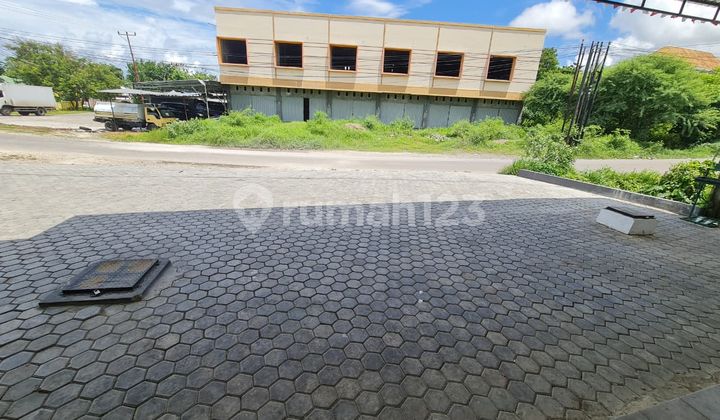 Shop House 216.0 M² in Oebobo Unfurnished Freehold Title 2