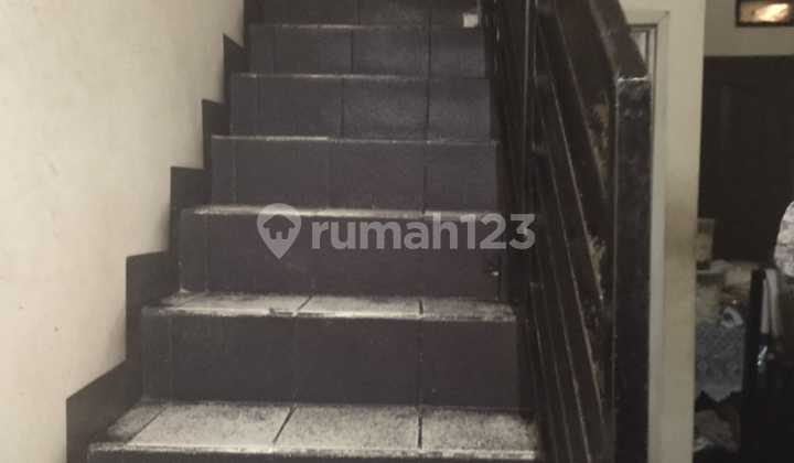 FOR QUICK SALE! Strategic 2-Story Hook House in Tangerang - Ideal for Business/Kost! 2