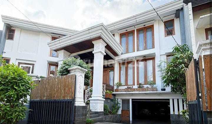 MASTERPIECE BINTARO: Split Level Architecture, Italian Marble Materials, and Private Swimming Pool in Sector 9