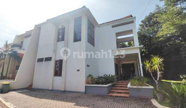 Jarang Ada! Hunian Semi Furnished di Bintaro Sektor 9 (Hanya 6 Rumah), Halaman Luas & Strategis