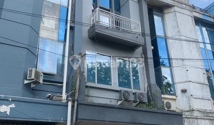 For Rent 4-Story Shop House in Klampis Surabaya
