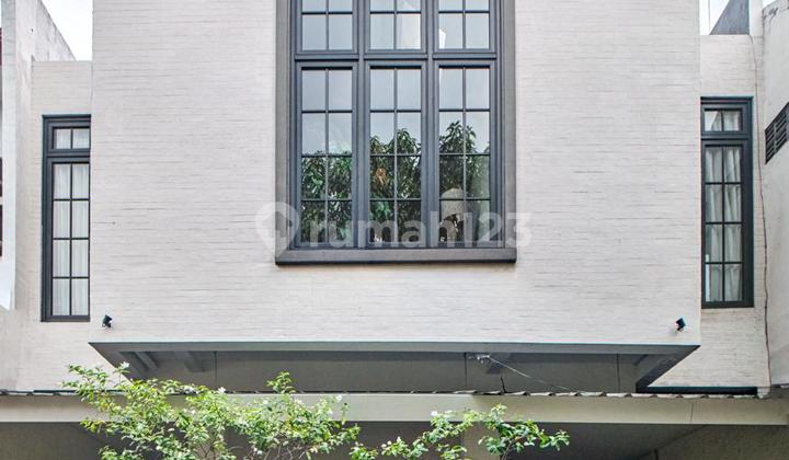 2-Story Ready-to-Occupy House in a Strategic Location at Puri Taman Asri, Sidoarjo