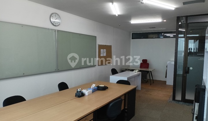 Ready-to-Occupy Office Space in a Strategic Location at Pakuwon Tower, Surabaya Ready-to-Occupy Office Space in a Strategic Location at Pakuwon Tower, Surabaya