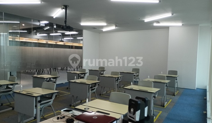 Ready-to-Occupy Office Space in a Strategic Location at Pakuwon Tower, Surabaya Ready-to-Occupy Office Space in a Strategic Location at Pakuwon Tower, Surabaya