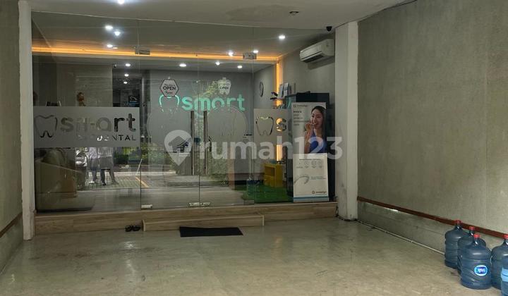 Di Sewa Ruko 3Lt+Rooftop, Area Strategis Kebayoran Baru Pinggir Jalan Langsung