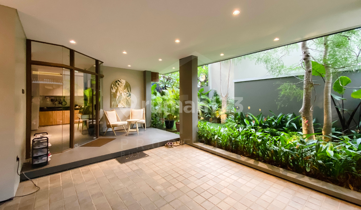 Di Jual Rumah 4 LT, Ada Lift, Area Wijaya Strategis 2