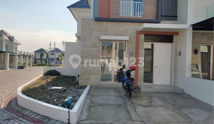 Hunian Langka! Rumah Hook 2 Lantai Greenland Menganti 2