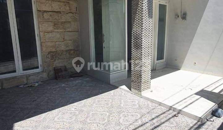 Beautiful Empty House in Mulyosari Near Campus and Mall 2