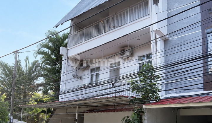 Dijual Cepat - Kost Premium Full Occupancy di Area Kemang Dijual Cepat - Kost Premium Full Occupancy di Area Kemang