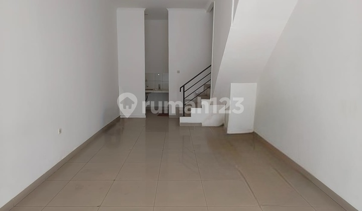 Strategic 3-Storey Shop House by the Roadside 2