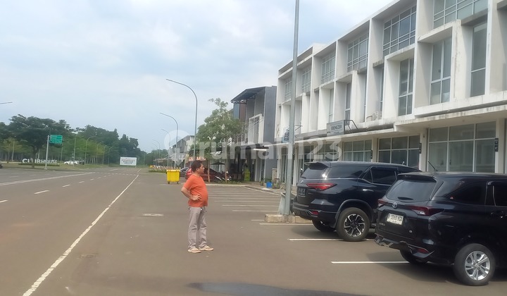 Beautiful and Nice Shop House for Sale. Very Strategic for Business. 2