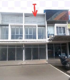 Turun Hrg 210 Jt. Dijual Ruko Cantik dan Bagus. Turun Harga Menjadi 1.1 M Sangat Strategis Untuk.bisnis
