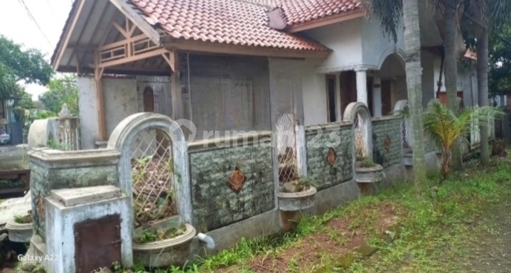 Rumah Bagus Sangat Murah. Jauh di Bawah NJOP dan Dibawah Harga Pasaran. 900 M Saja ke Trans Jakarta