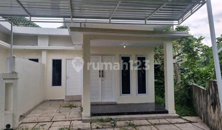 Spacious & Comfortable House Near Jombor Terminal, Large Front & Backyard, Ready to Occupied, Sendangadi, Mlati, Sleman