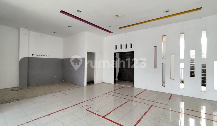 2.5-story commercial building for rent, Sorosutan, Umbulharjo. 2.5-story commercial building for rent, Sorosutan, Umbulharjo.