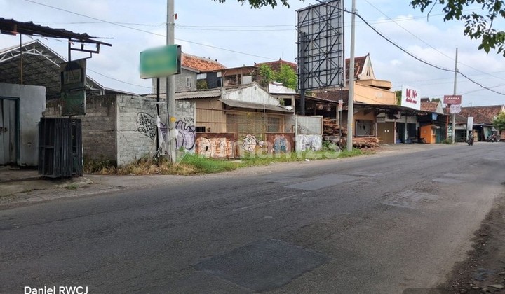 Strategic business space, ready-to-use warehouse, Jl Parangtritis Km8 Bantul. Strategic business space, ready-to-use warehouse, Jl Parangtritis Km8 Bantul.