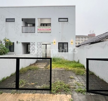 For rent: 2-story house, semi-furnished, near Amplaz, 5 minutes away.