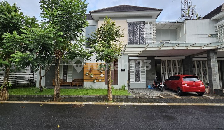 Strategic housing house near Transmart Maguwoharjo, move-in ready. Strategic housing house near Transmart Maguwoharjo, move-in ready.