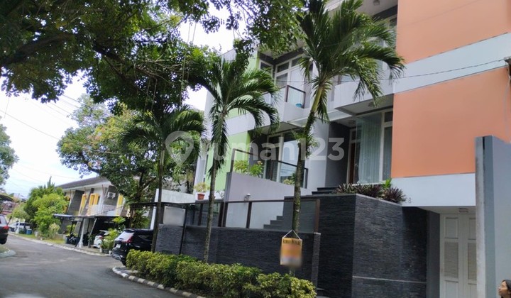 Luxury 3-Storey Residence in the Heart of the City, Steps from Ambarrukmo Plaza 2