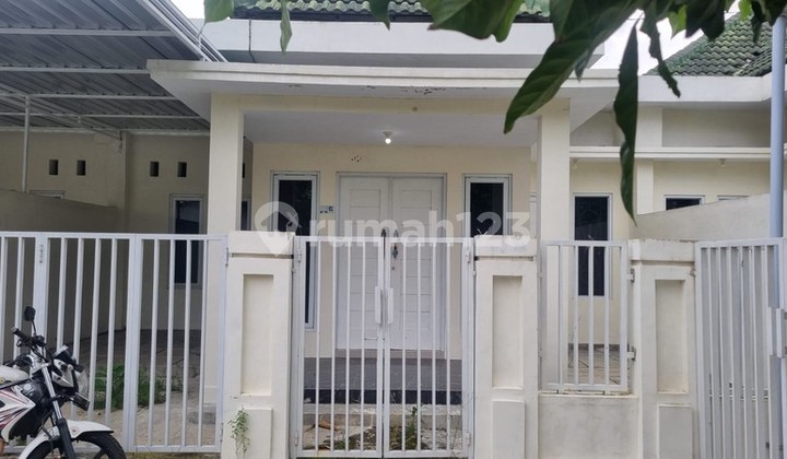 For Rent: Modern & Spacious House in Jombor with Backyard Garden, Near JCM & Campus, Sendangadi, Mlati, Sleman