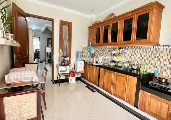 Luxurious 2-Story House Near Pakuwon Mall Condongcatur Sleman 2