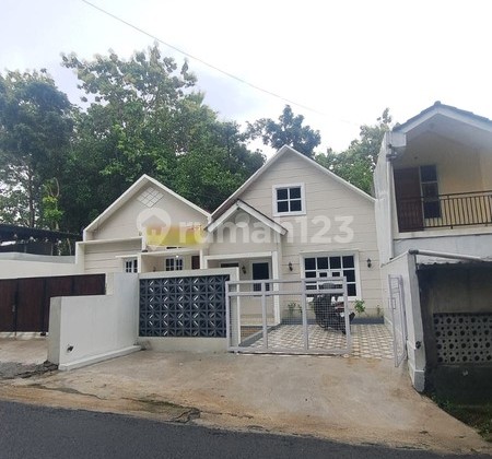 Modern Minimalist House Kasihan Bantul 15 Minutes to Jogja Center