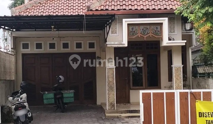 Disewakan Rumah 2 Lantai Strategis  Area Bisnis dan Kampus Sleman