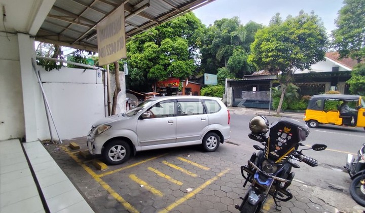 For Rent Strategic Shop House for Business &amp; Enterprise with Busy Access in Taman Siswa Education Center, Yogyakarta 2