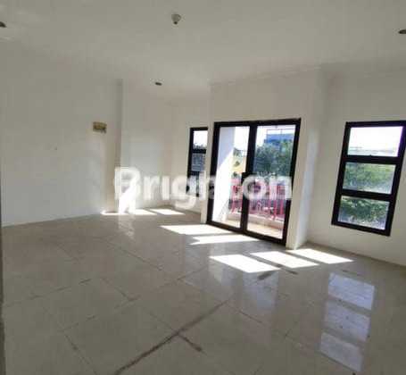 Strategic Shop House on the Main Road Axis in the Ahmad Yani Area Strategic Shop House on the Main Road Axis in the Ahmad Yani Area