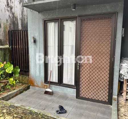 Rumah Cantik, Strategis, Tengah Kota