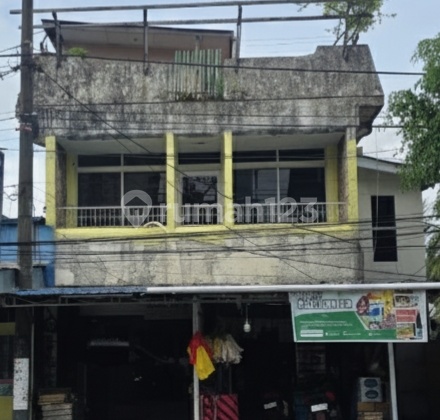 Commercial Shop House, negotiable, located in a strategic area. 1