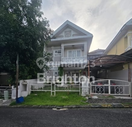Rumah Cantik,Strategis, Lingkungan Nyaman