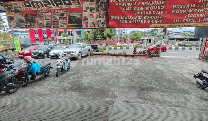 3-Storey Shop House in City Center with Spacious Parking - Ideal for Workshop or Spare Parts Store 2