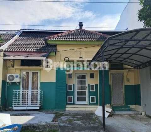 Minimalist House, Strategic & Comfortable Environment