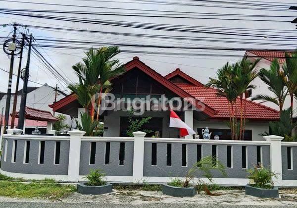 Rumah Cantik dengan Desain Modern & Strategis Tengah Kota 1