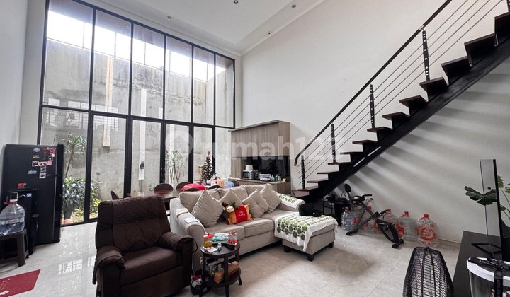 Rumah Modern Tropical Siap Huni Tenggilis Surabaya 2