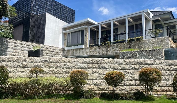 Rumah Mewah Lux Model Villa Taman Hunian Satelit Surabaya