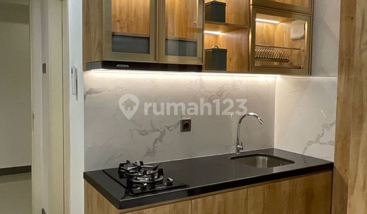 Minimalist 1 BR Apartment Near Shopping Center, Pakuwon Mall 2