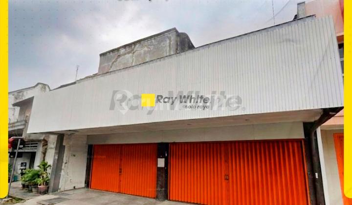 Rent a Large Iconic Shop House in the Pasar Gede Solo Area Rent a Large Iconic Shop House in the Pasar Gede Solo Area